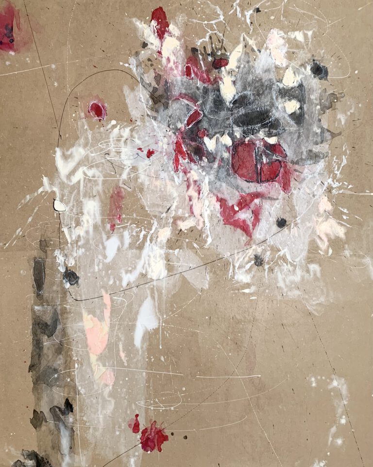 abstraktes Bild, mit gestischen weißen Inhalten, wirken floral, auf braunem Papiergrund