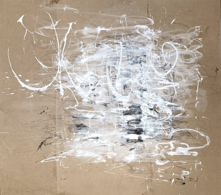 abstraktes Bild, weiße Fläche und schriftähnliche gestischer Farbauftrrag auf braunem Packpapier (auf mdf)